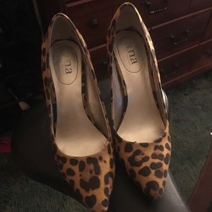 Ana Farrah Animal print shoes. Size 7.